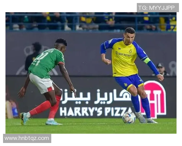 阿特拉斯与帕丘卡激战正酣比分悬念引发球迷热议